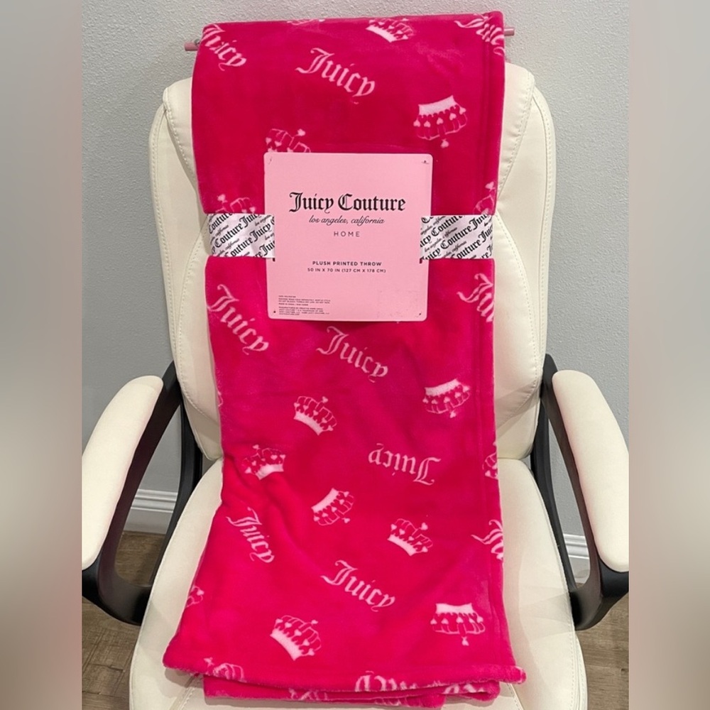NEW Juicy Couture Hot Pink Plush Printed Throw Blanket Logo Crown 50x70